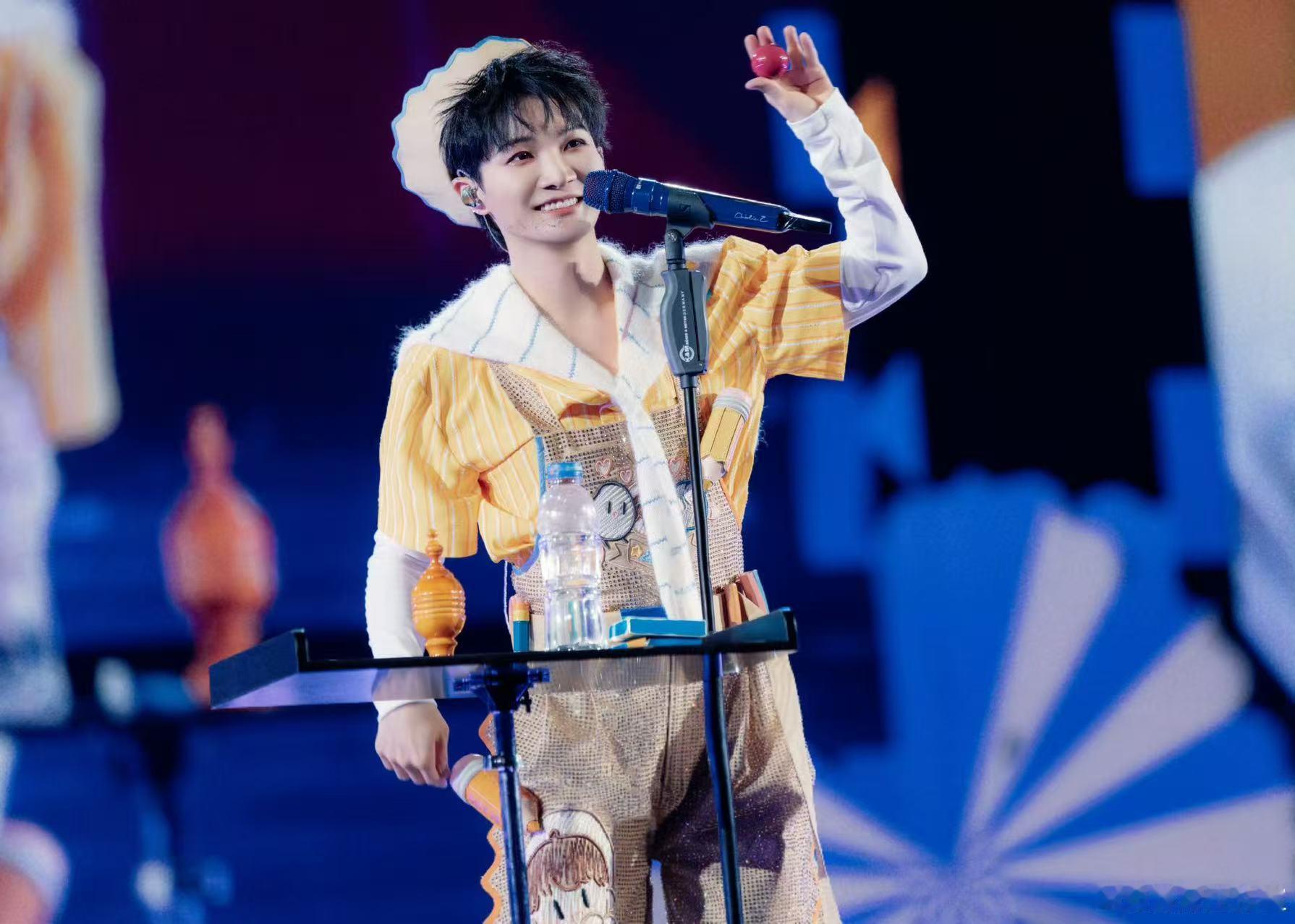 周深新歌今天的我们周深今天的我们首唱舞台 期待值拉满！周深《今天的我们》首唱舞台