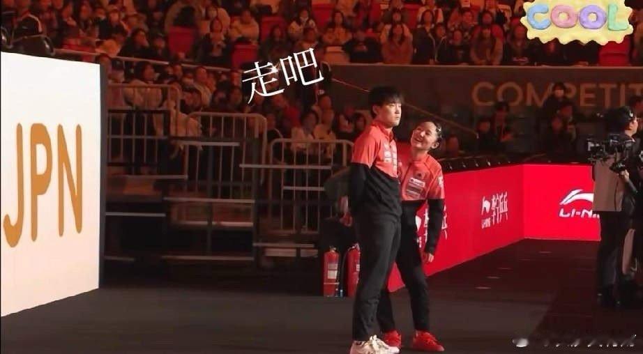 张本智和都要无语了！今晚的成都混团世界杯上，日本队出场上又出笑话了，当主持人报到
