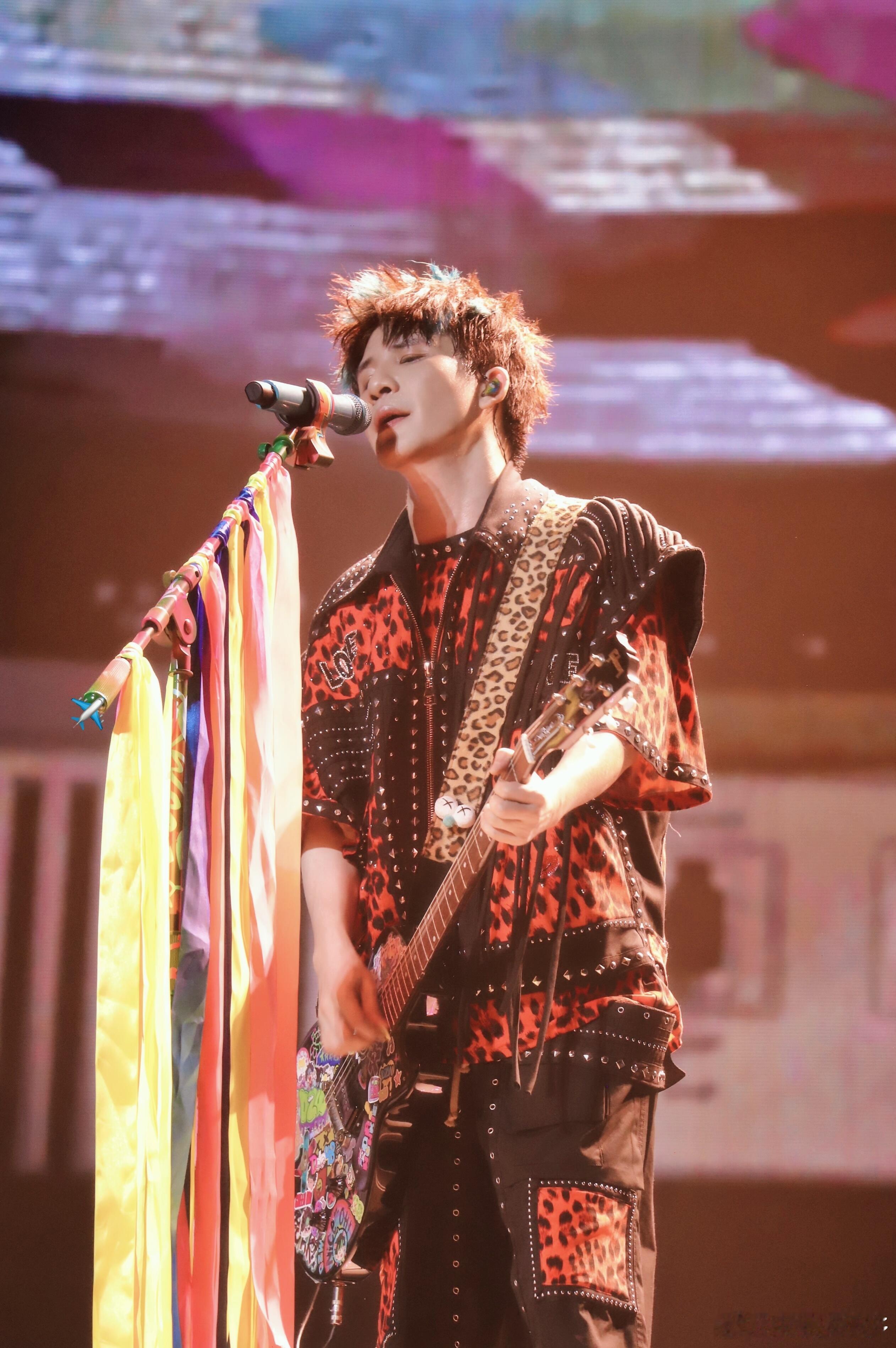 大张伟只擅长做个大帅哥 今夜喜友秀😎付航刚聊完歌手快慢歌擅长，大张伟立刻接梗：