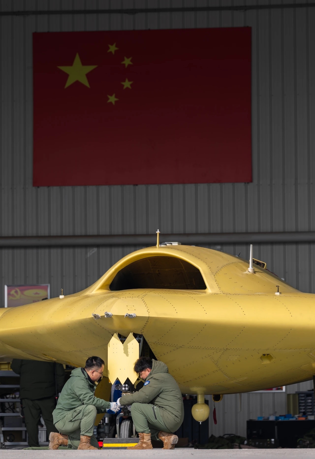 彩虹7成功首飞《新京报》独家记录彩虹-7首飞幕后 