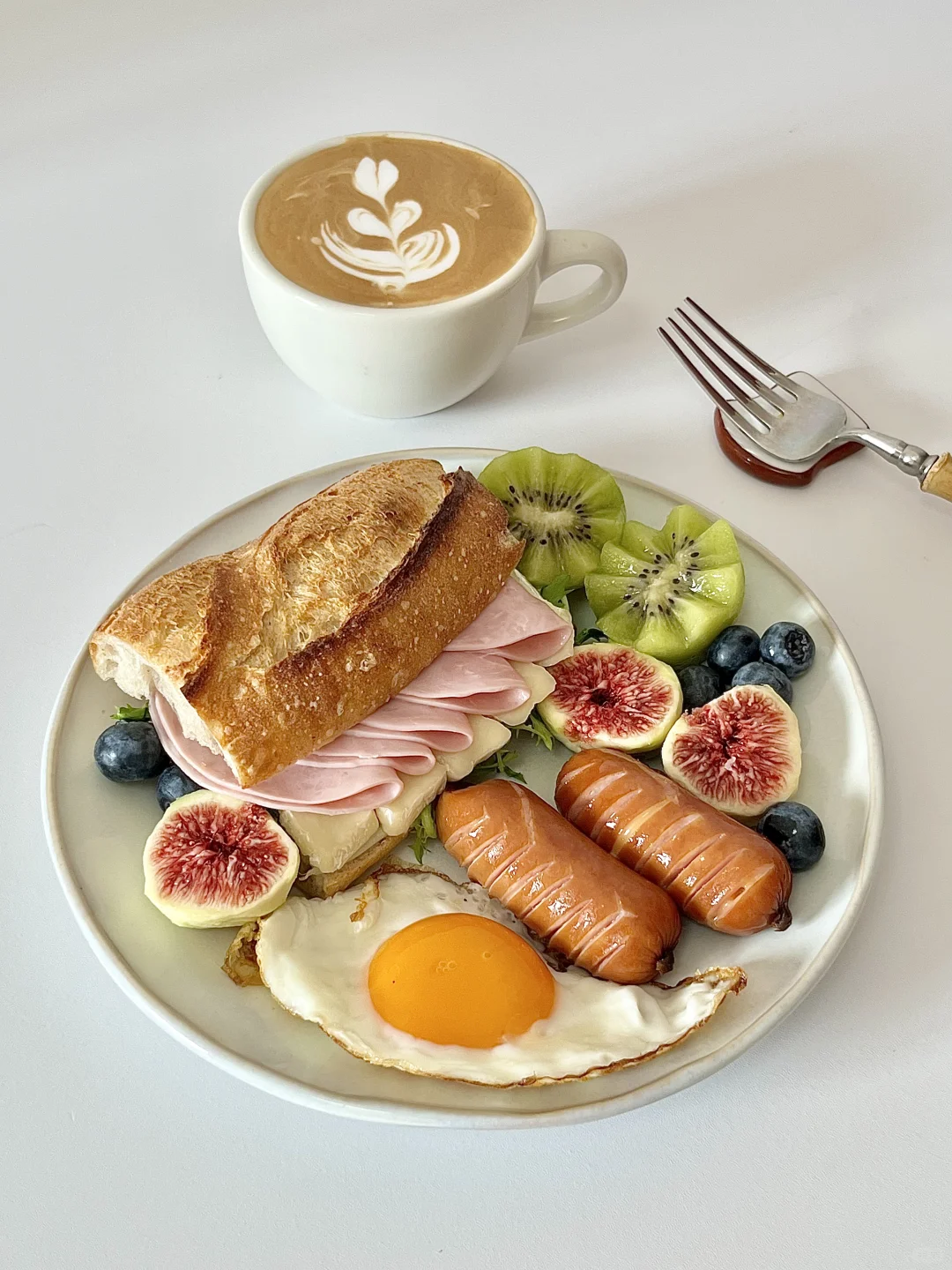 元气早餐|火腿法棍三明治🥖煎蛋🍳拿铁☕