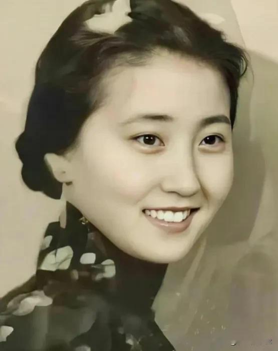 蒋英：不止是钱学森的妻子，更是名扬欧洲的声乐大师
 
2012年，蒋英在北京离世