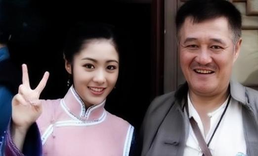 2015年，“王小蒙”不顾赵本山的反对，执意要嫁给身价过亿的汽车富豪，赵本山生气