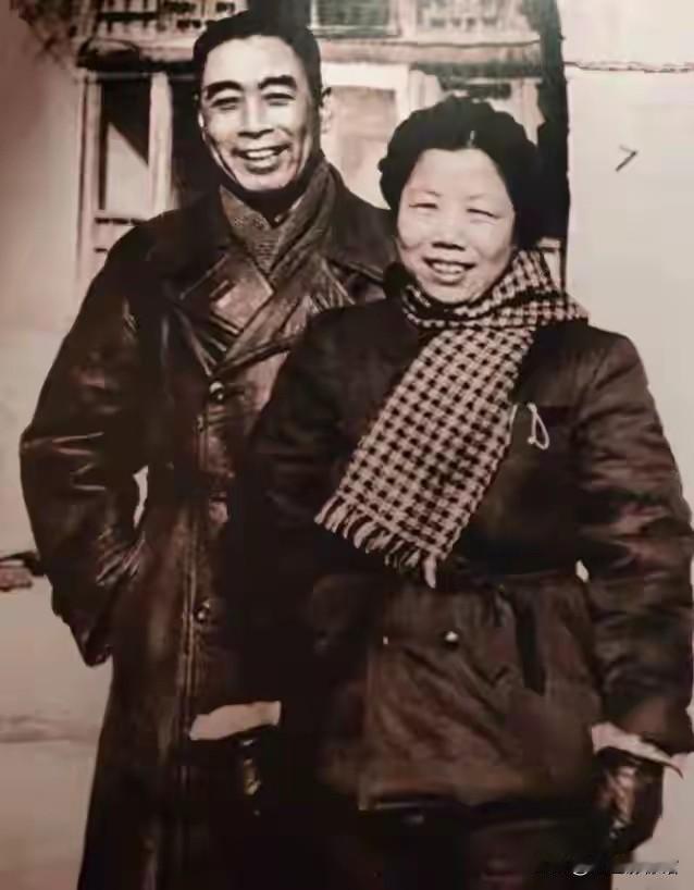 周总理，邓颖超恩爱的夫妻，革命的伴侣