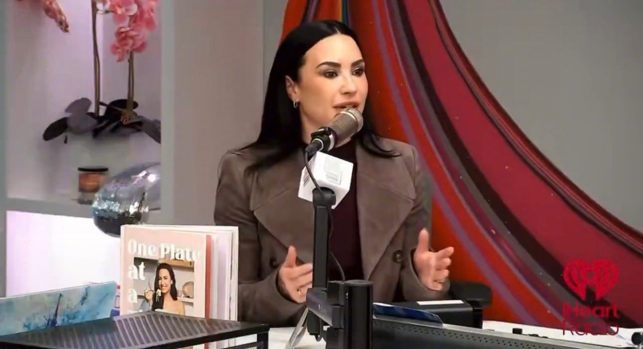 原来如此❗❗她是被陷害的❗DEMI LOVATO 解释了她为何在美国心脏协会的活