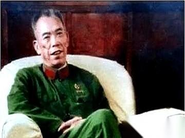 在化工厂干了整整8年体力活，组织终于来了。
说，老将军，都过去了，给你恢复大军区