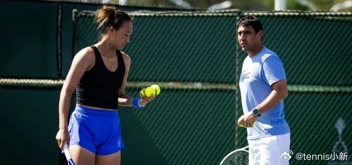 郑钦文说想和巅峰时期的小威交手👸🏻A：郑钦文：“确实她是女子暴力网球的开创者