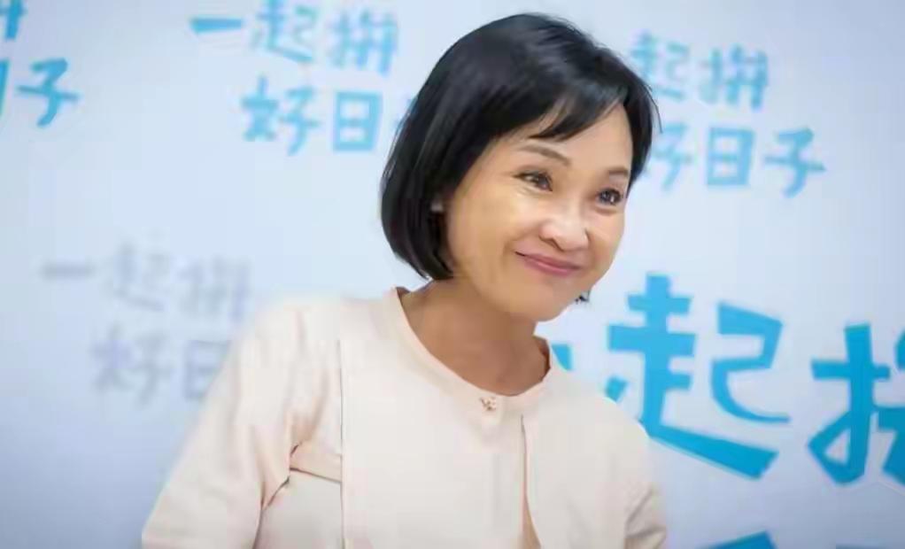 柯志恩成了大赢家，因为这次郑丽文访陆，带回大陆给台湾的惠台十项和平大礼包，其中有