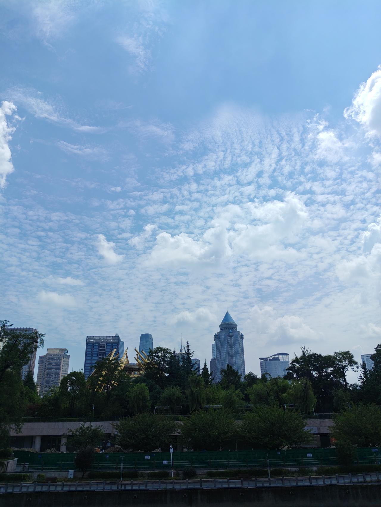 因为9月份在A股吃了一碗大面，特别是9月底，被主力连续砸盘，导致国庆期间已经没有