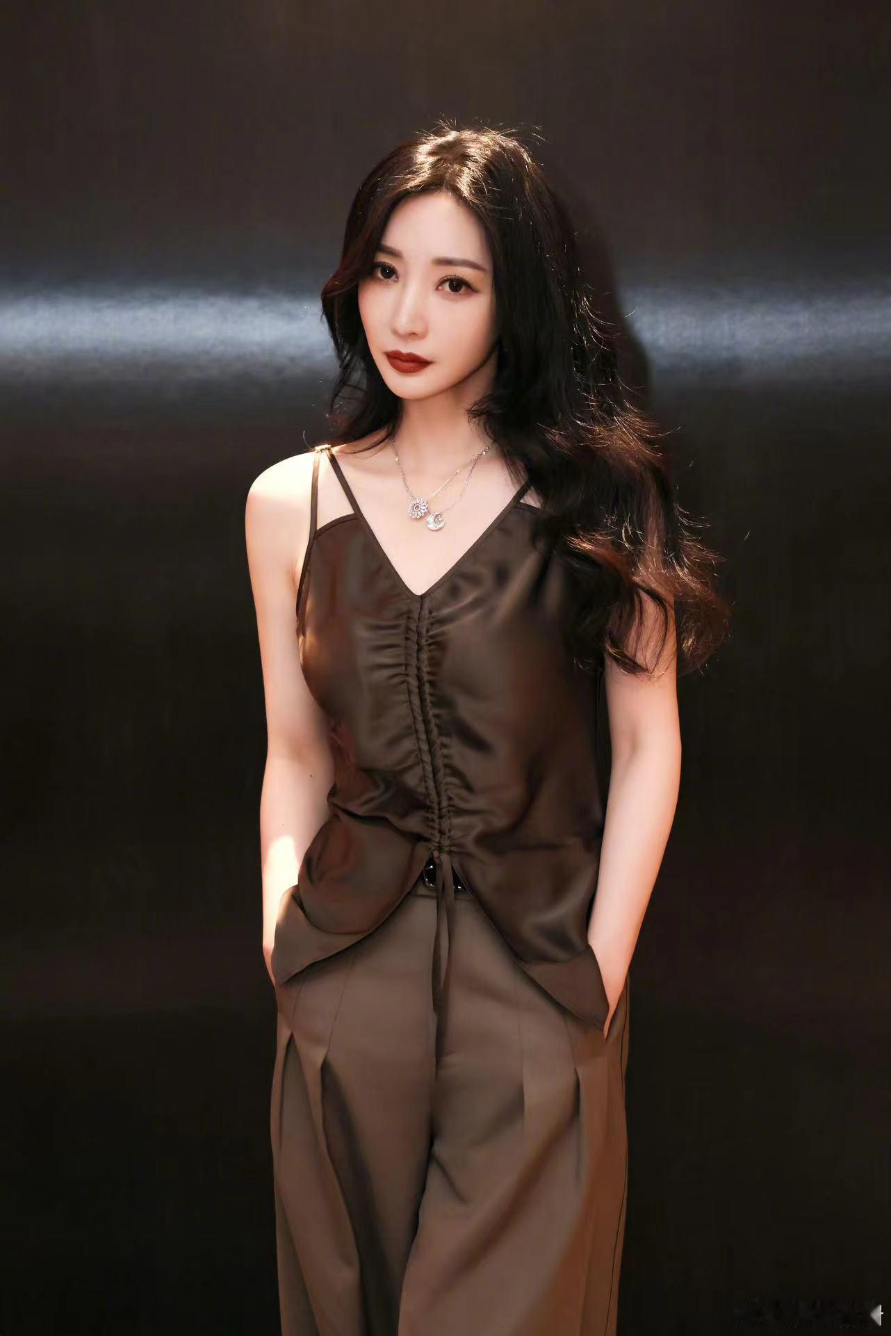 #柳岩美拉德穿搭#好美啊姐姐😚我直接斯哈斯哈 注意防中暑噢 ​ ​​​