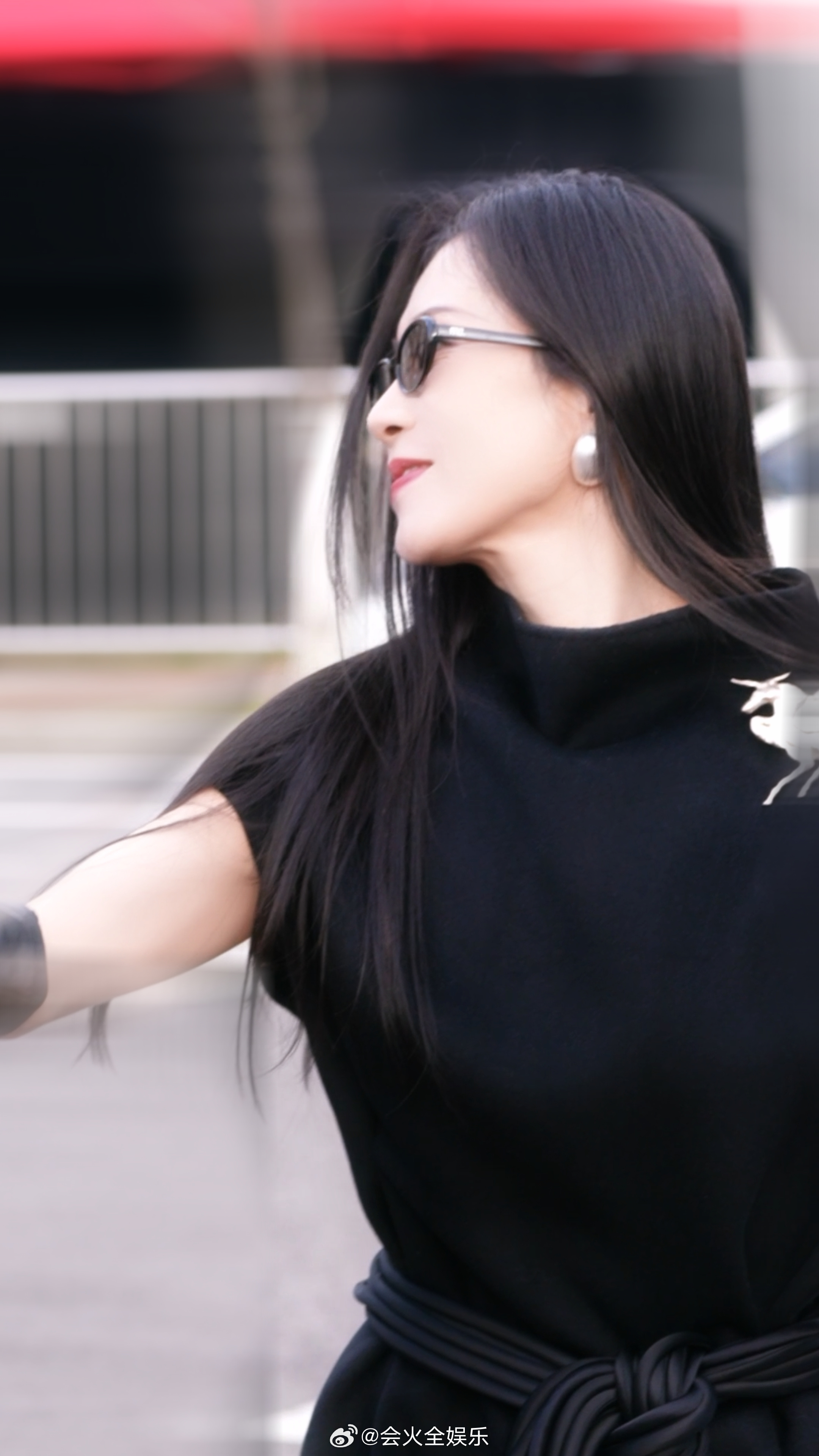 温峥嵘海清第一次同台温峥嵘前采说核心竞争力是真诚、做自己。海清作为送考人暖心助阵