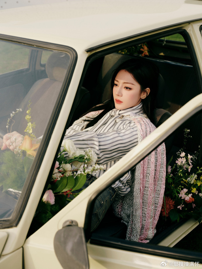 申请坐迪丽热巴副驾迪丽热巴浪漫大片迪丽热巴化妆王亚飞发型丽杰 姐姐的副驾我预定了