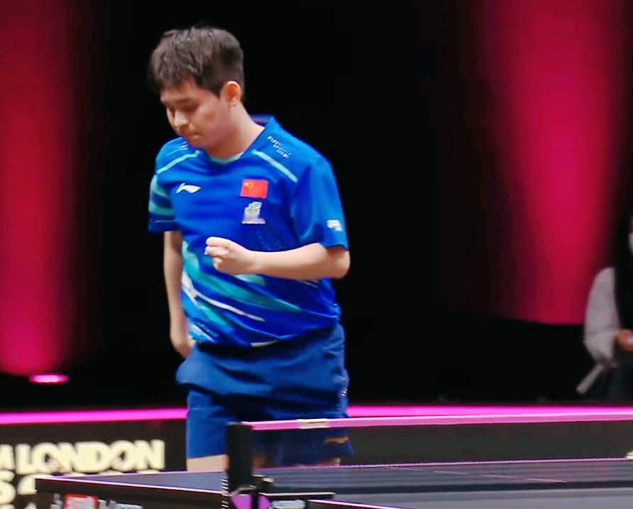 吓死了！不过林诗栋最终3:2逆转杜达，
率先晋级8强，
将对战梁靖崑和陈垣宇的获