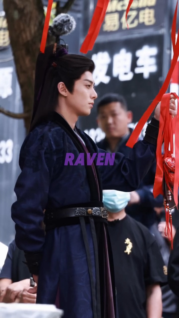 哈哈哈哈哈好帅好挺拔（诶～地好滑cr📕Raven（见过王鹤棣10次版）王鹤棣