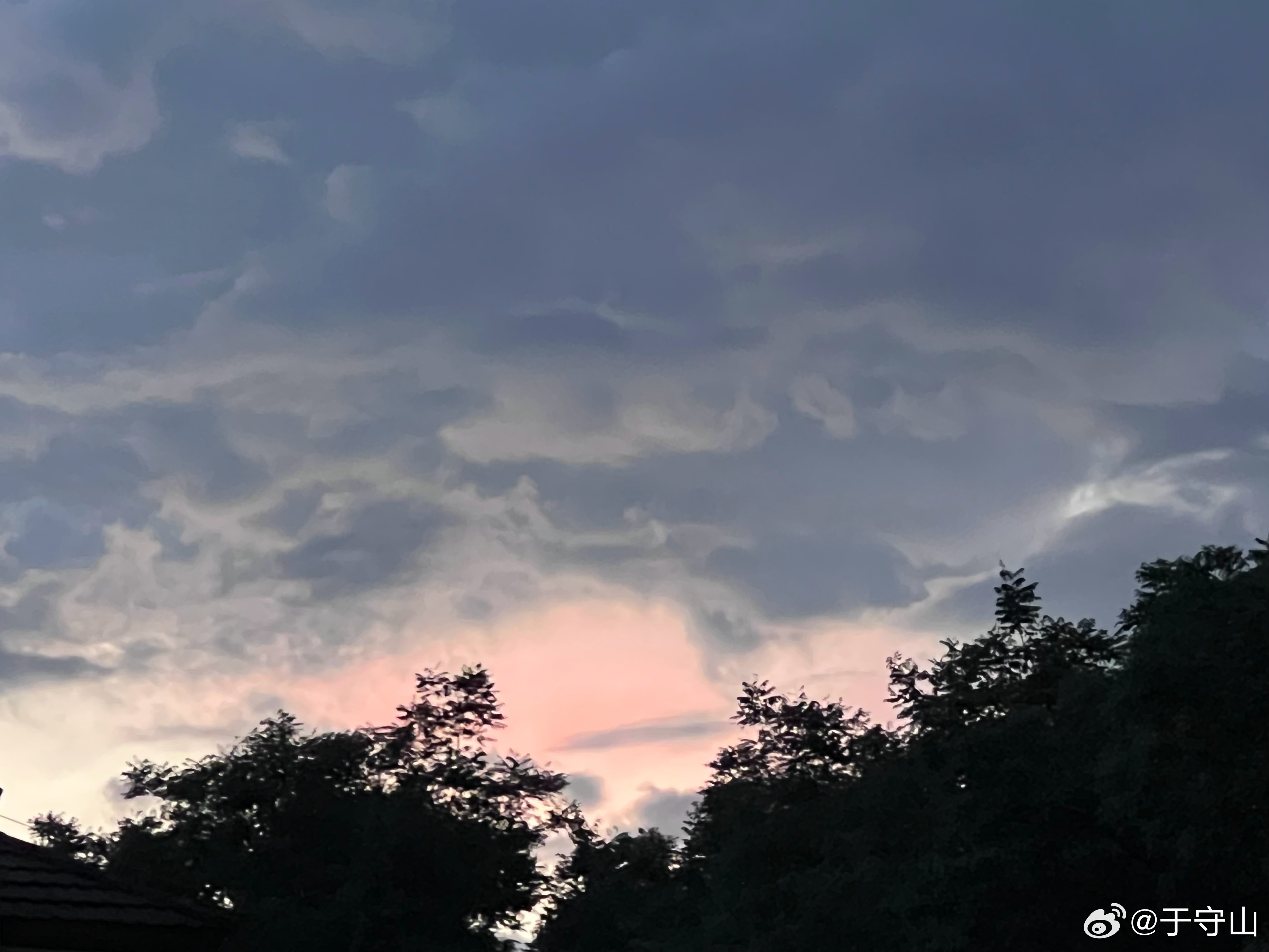可下可不下的雨都下了吧不下不像夏天 