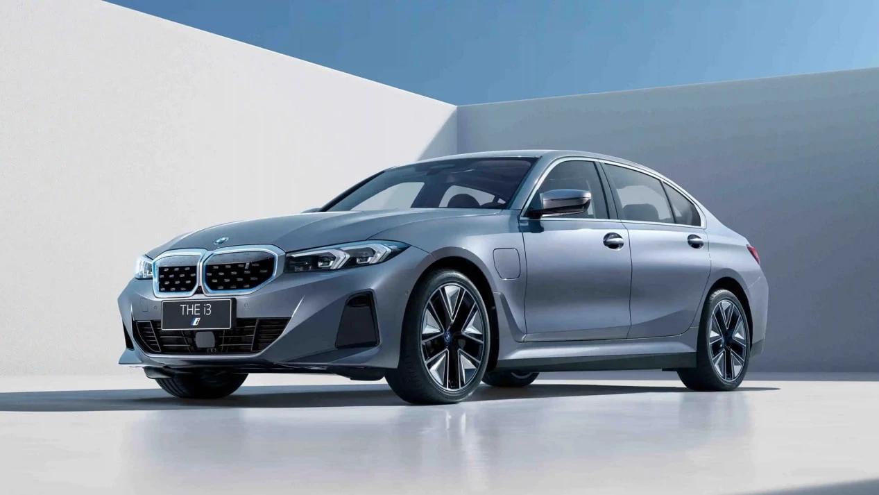 宝马I3五折销售冲上热搜。原价35万左右，现在17多就能拿到手，并且是交强险，不