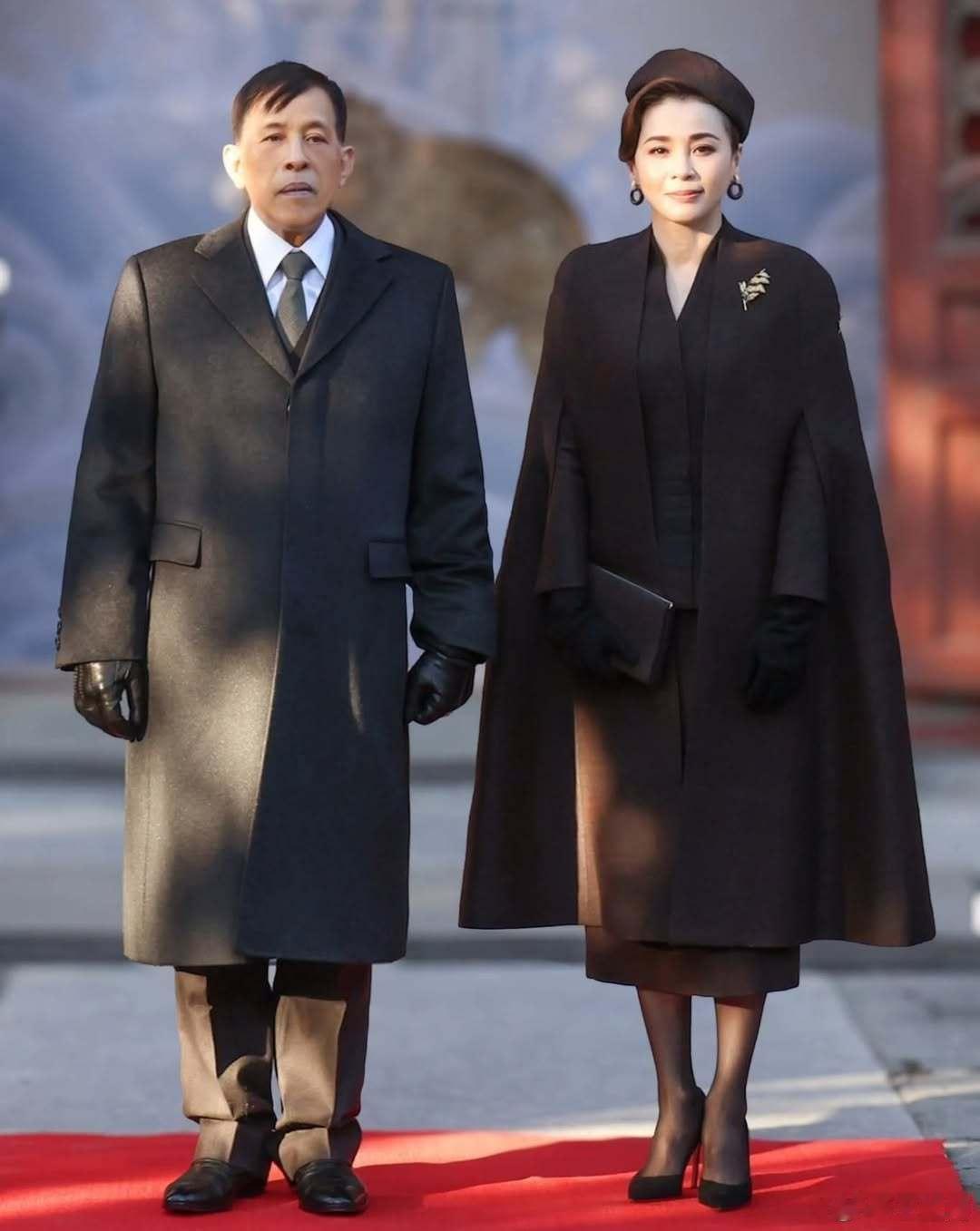 11月17日，泰国国王和王后参观北京故宫博物院。博物院展览以庆祝中泰建交50周年