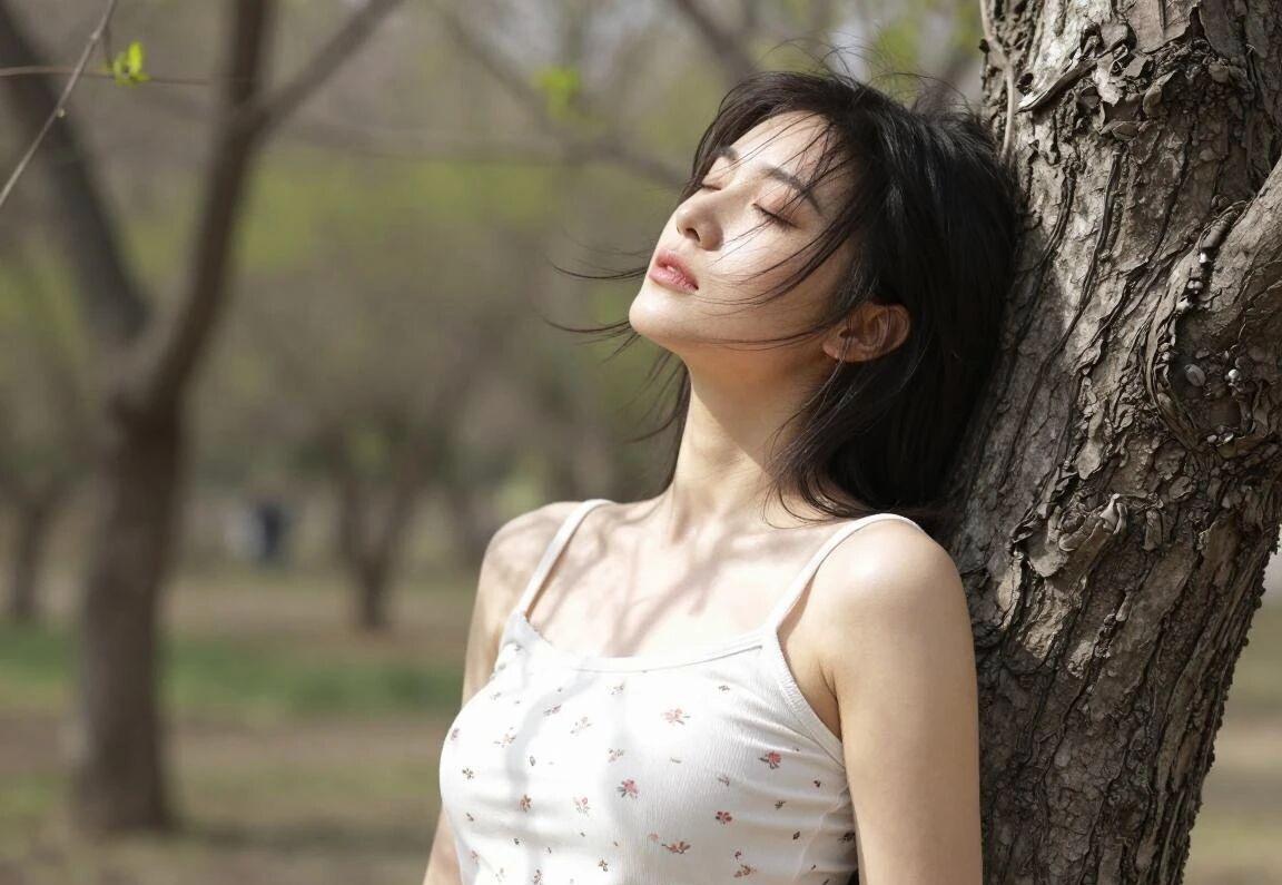 微风轻轻拂过我的脸！