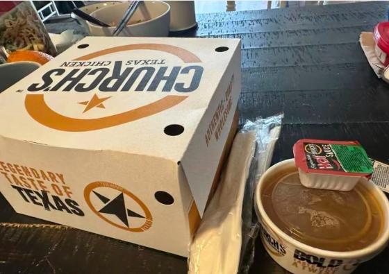 美国炸鸡巨头将开中国首店，上海热门商圈已设围挡！10块近14美元…网友：要通宵排