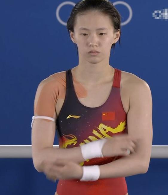 全红婵惊天一跳！陈芋汐傻眼了，这还怎么玩？
全红婵这是要上天啊！😱
第一跳就拿