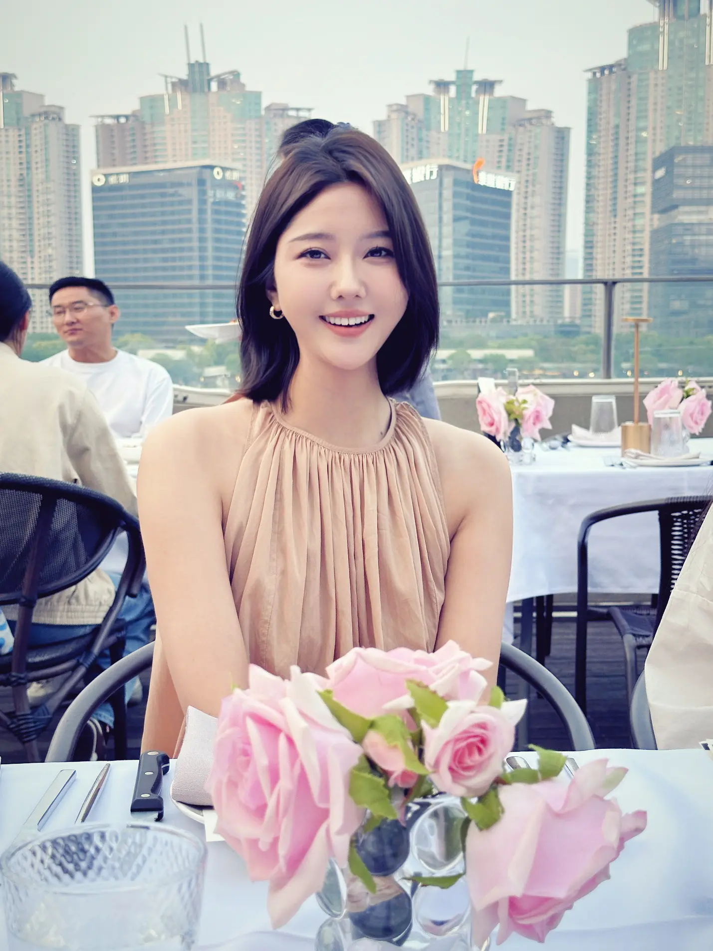女人就连恨中都带着怜悯