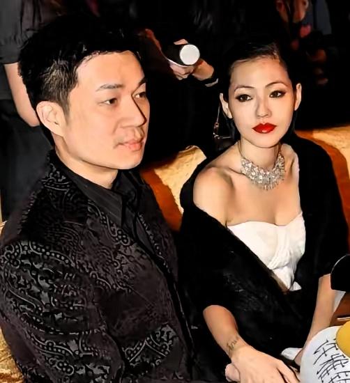 大S走后，小S婚姻的“反常”甜蜜。
小S最近，跟许雅钧不停秀恩爱，，自大S去世后