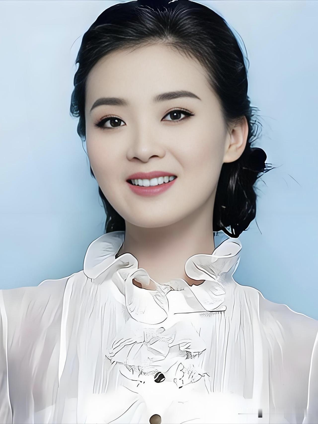 王艳，昔日“晴格格”温婉动人。半生历经豪门浮沉，如今素雅复出，坦然面对岁月痕迹。