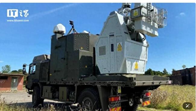 英国测试“廉价克星”
英国国防部宣布成功测试一款“颠覆性武器”——车载射频定向能