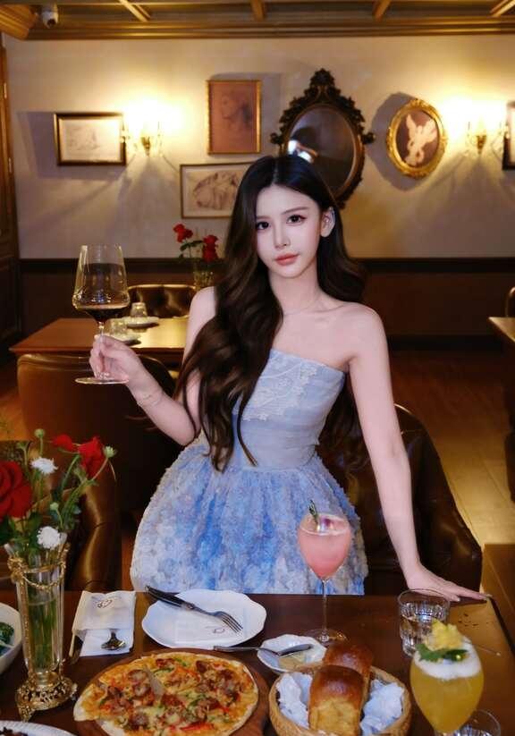 维多利亚复古古堡餐吧🥀坠入法式油画晚宴
换上浅蓝裙落座餐桌 🍸酒杯轻晃的瞬间