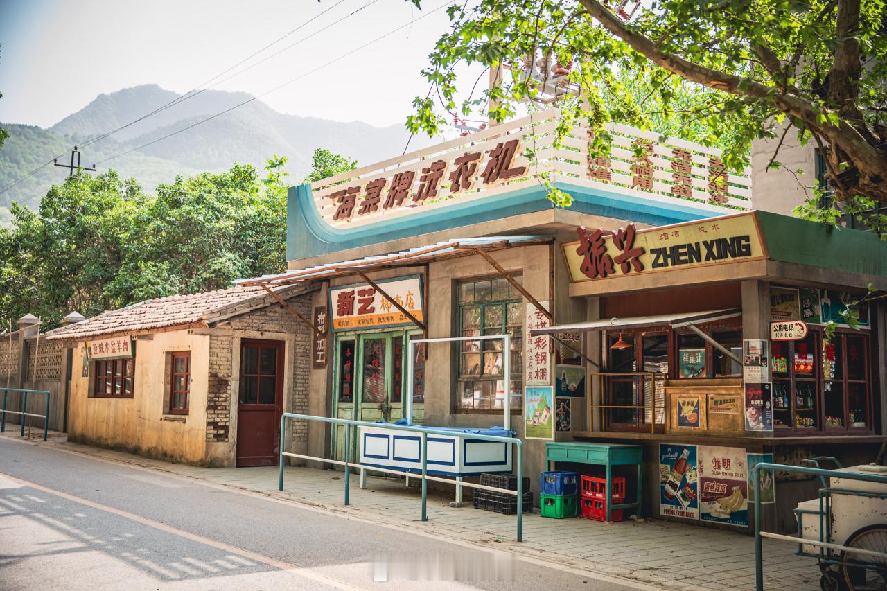 从三线老厂区到影视梦工厂，由长安区风雷仪表厂改造而来的西影风雷年代影视基地，即将