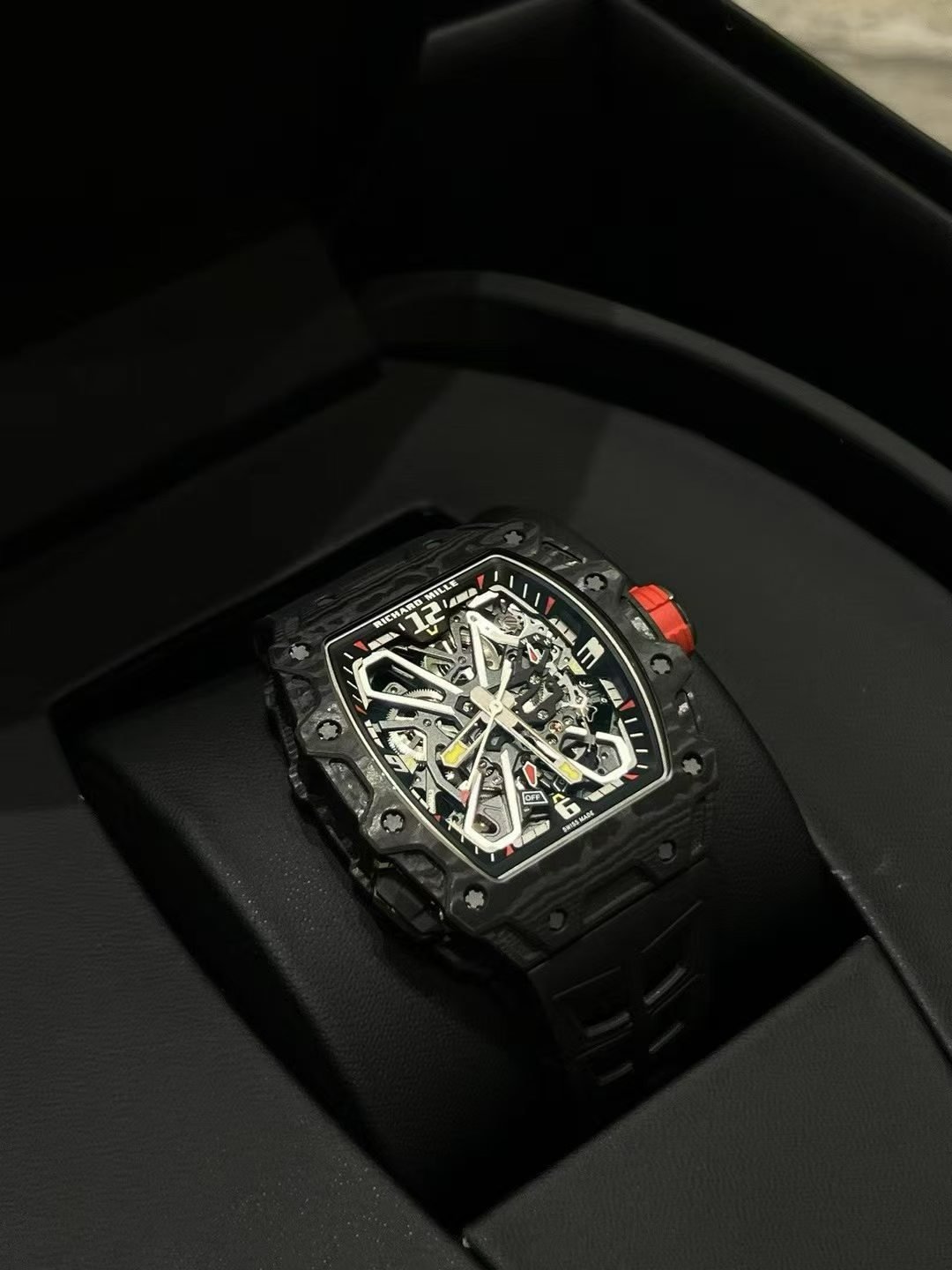 其实这个表也挺帅的本来想买的，老板说，买了以后不能吃沙县小吃了吓得我赶紧放弃 