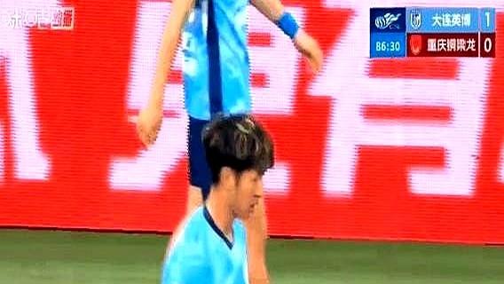 62339人，梭鱼湾球场纪录被踩碎！这哪是看球，这是玩命。

斯坦丘和马莱莱两大
