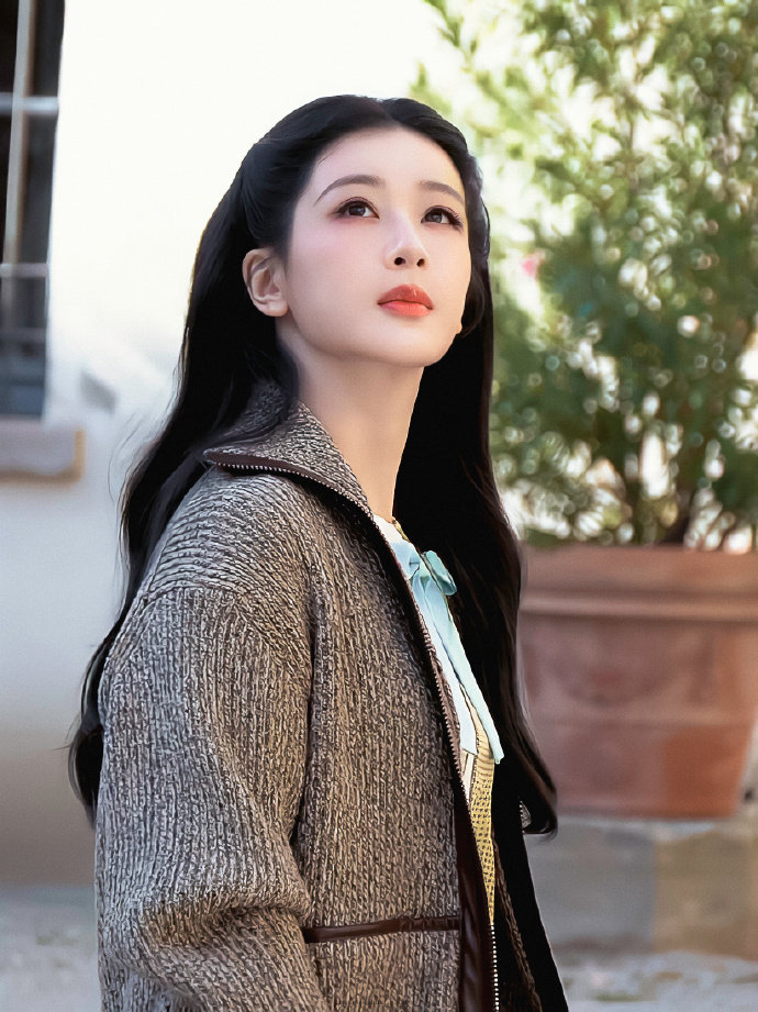 杨紫玉兰花开君再来 💜杨紫董竹君 流星雨是世间宝藏；而你，是我的人间理想. 杨