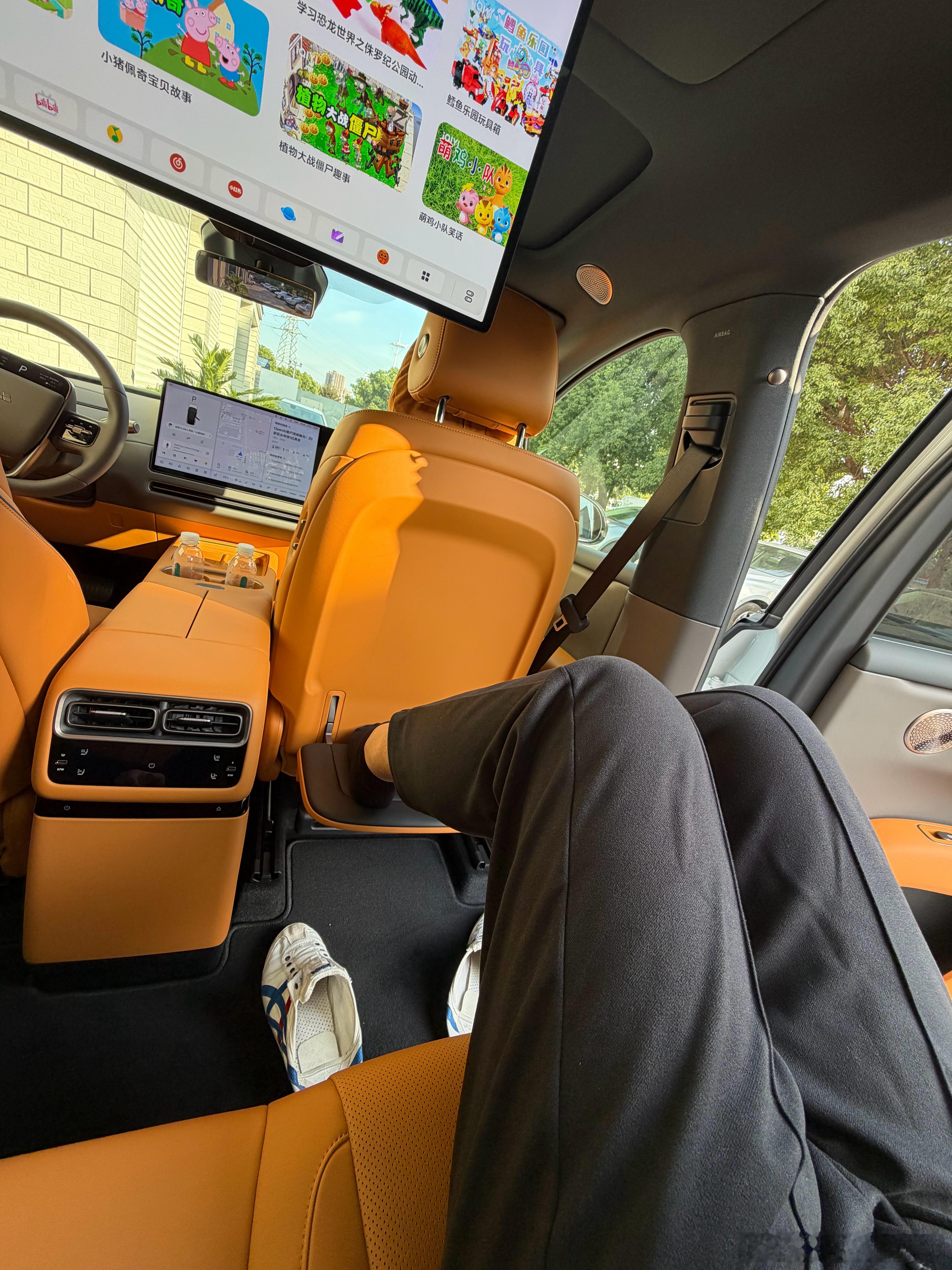 说实话，i6这个空间的车皇后座椅略鸡肋包括极氪焕新001的伊姆斯躺椅，他从本身形