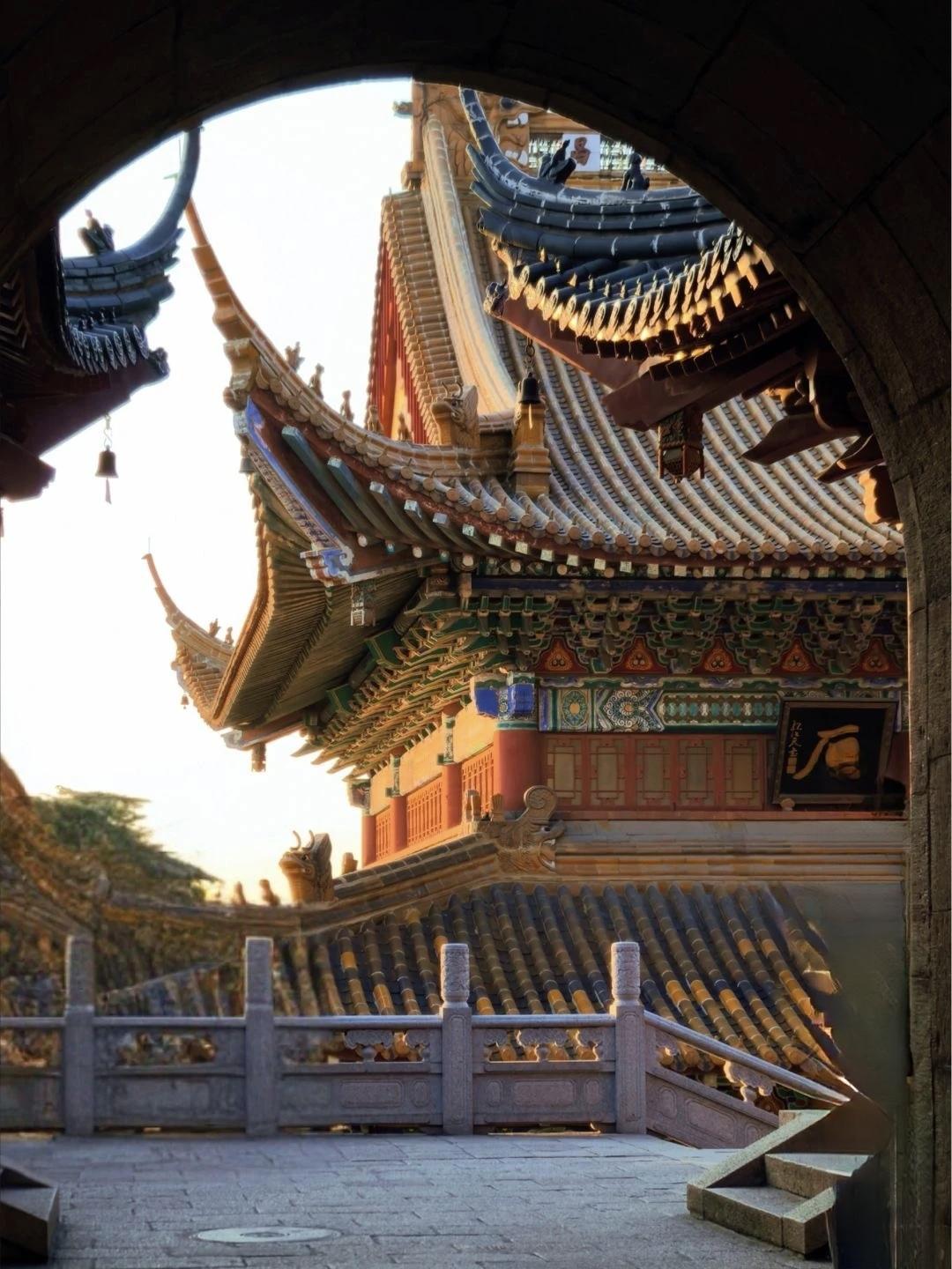 【余生不为往事忧，只为余生笑；人世间最好的放生，就是放过自己】
        