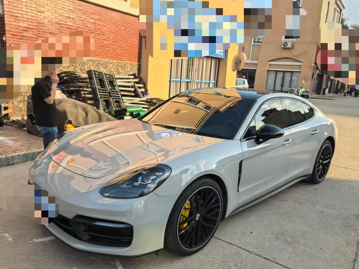 2019年保时捷Panamera，升级了2021款尾灯，19寸钢圈升级了21寸钢