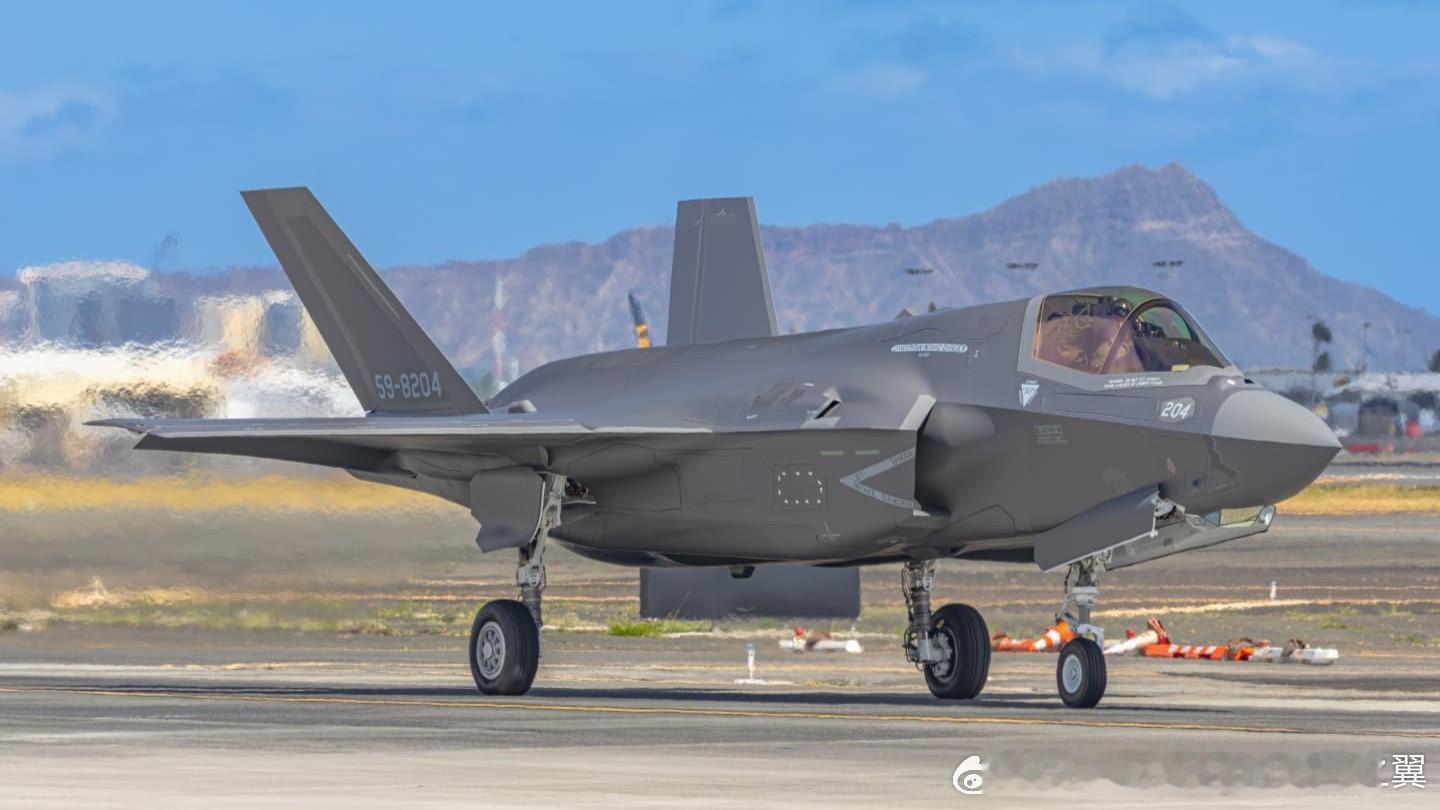 首批三架日本F-35B途经夏威夷飞向新田原基地 ​​​