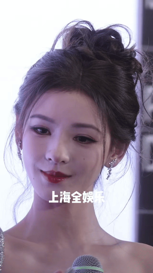 张予曦高清镜头下的状态 高清镜头怼脸拍又怎样？张予曦连毛孔都在发光，这生图状态直