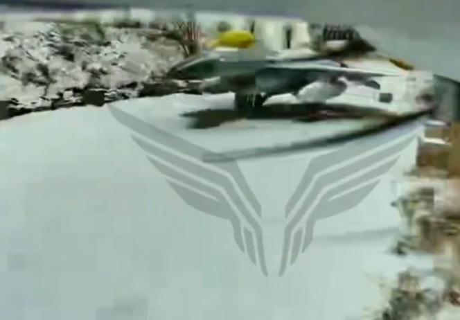 俄军突施狠招！无人机操作手眼睛都亮了，乌军纳托沃机场藏的 F-16 刚露头就被锁