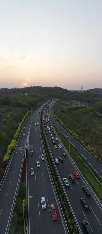 4月30日12时到5月6日12时，墨江县碧溪至双龙段高速公路临时开放啦！

这可