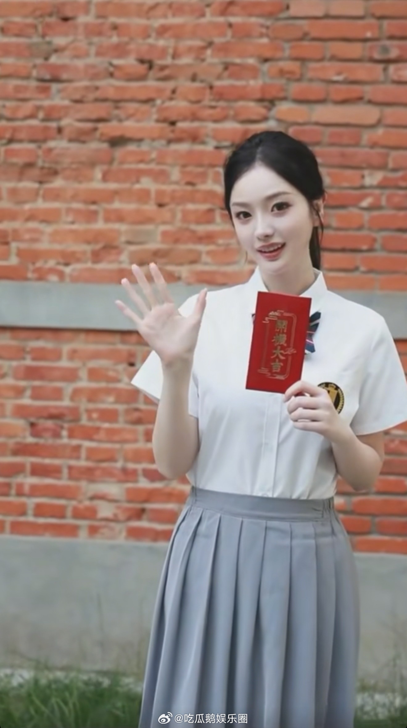 艺洋短剧玫瑰囚徒杀青历经数日拍摄，艺洋首部女主短剧正式杀青！从温婉千金到失忆囚徒