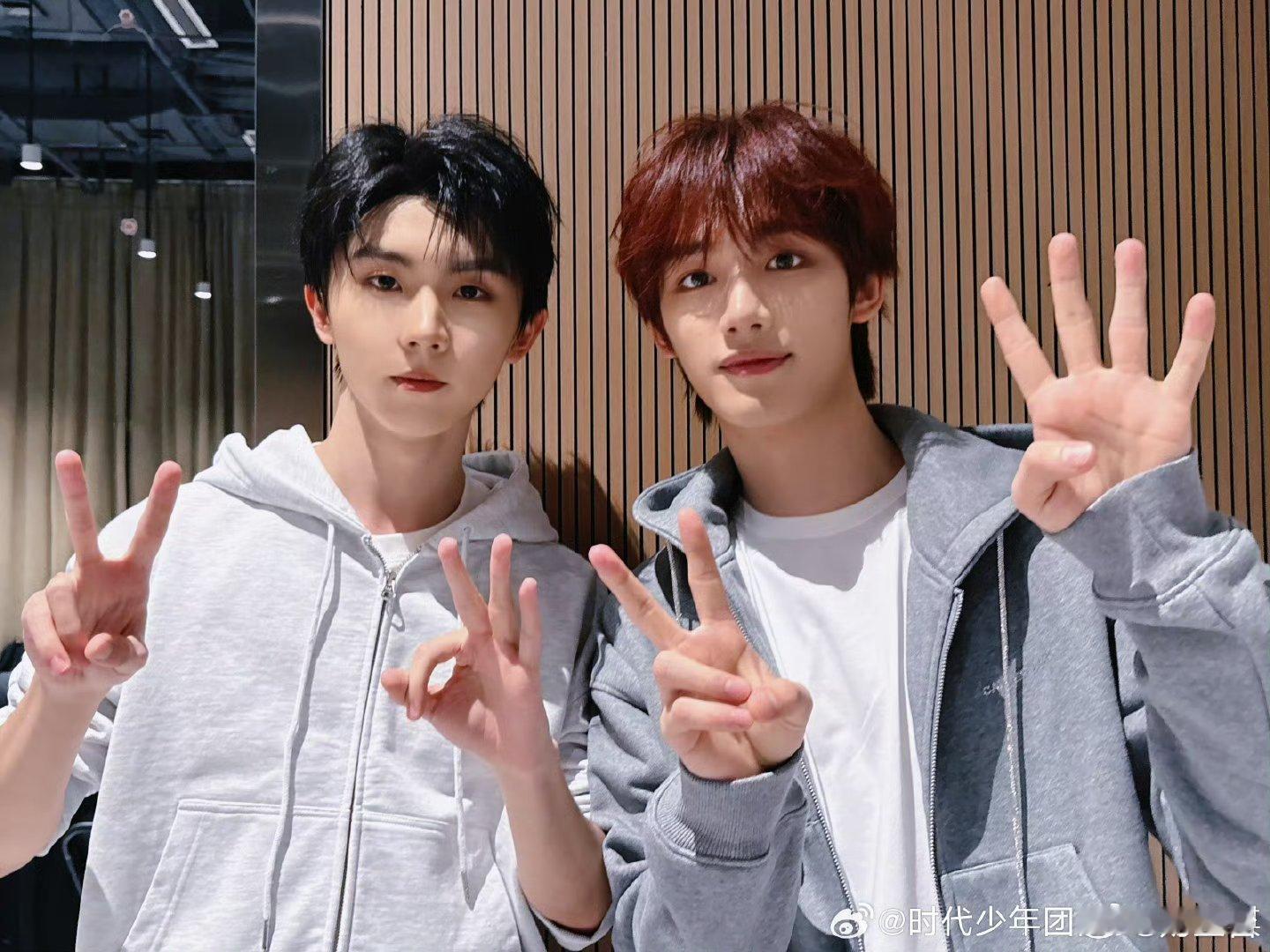 马嘉祺为丁程鑫庆生马嘉祺为丁程鑫庆生年年有仪式，岁岁皆相伴。从青涩练习生到并肩舞