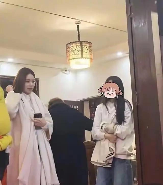 小菲才是最幸福的人，有孩子们陪伴，有事有兰姐兜底，真的是妥妥的人生赢家。后来遇到