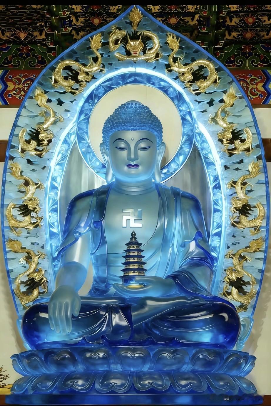 刷到这尊琉璃药师佛，都是自带福气的人🙏
一眼沦陷的蓝色琉璃光，是药师佛洒下的温