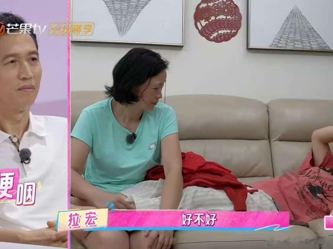 拉宏桑和妈妈谈及催婚原因落泪我家那闺女拉宏妈妈催婚的本质，是藏不住的爱啊，怕女儿