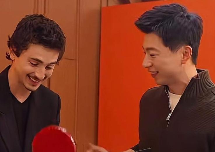 3月10日，在北京举行的乒乓球题材电影《至尊马蒂》首映礼后台，“甜茶”提莫西·查