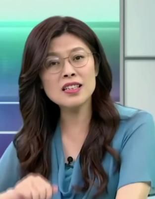 民调下滑的郑丽文，真没救了？这张底牌她还没打！

郑丽文现在民调一路走低，很多人