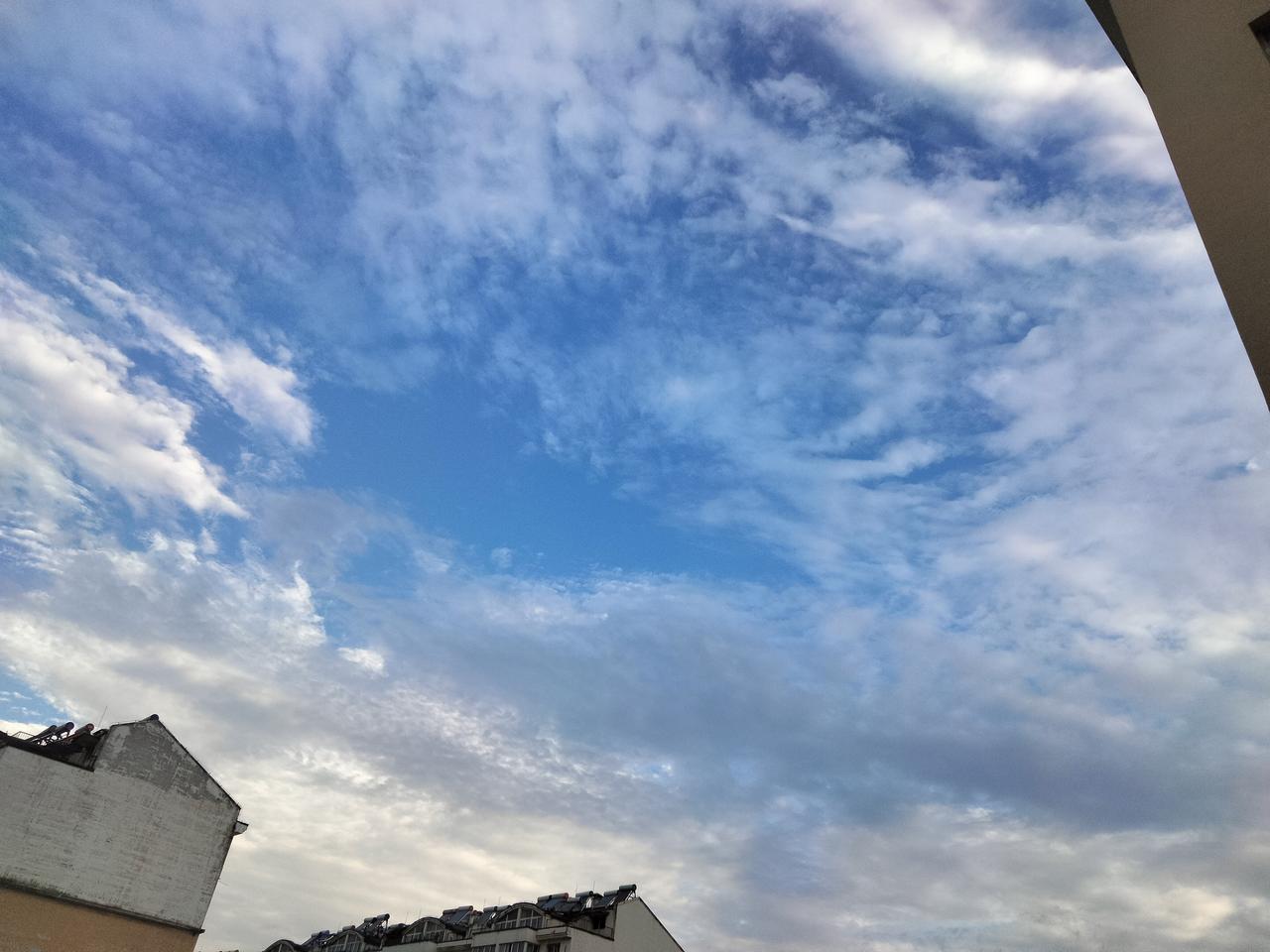 天空云罩！