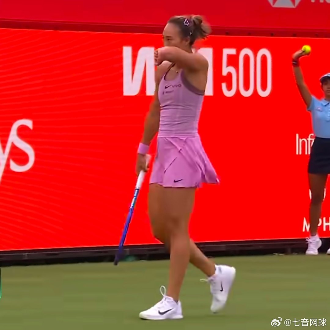 【郑钦文止步于首轮】女王杯WTA500女单首轮🇨🇳郑钦文4-6/6-7(4)