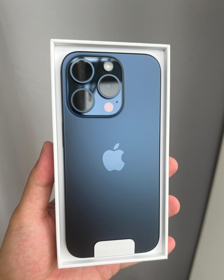[捂脸]本以为iPhone 15 Pro是神，没想到居然是鬼
发布前都在说全球最